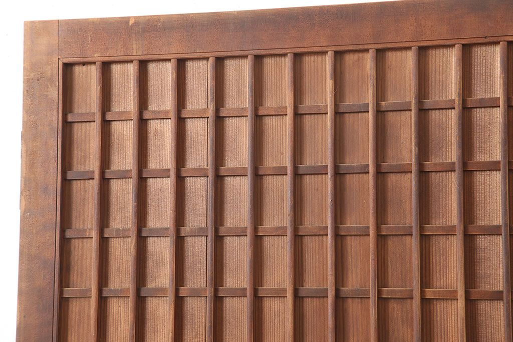 アンティーク建具　昭和初期　木味が魅力の格子入り板戸(扉、木製ドア)(R-044945)