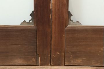 アンティーク建具　昭和中期　ヒノキ材　ゆらゆらガラス　金具のデザインがお洒落なガラス戸2枚セット(引き戸)(R-044952)
