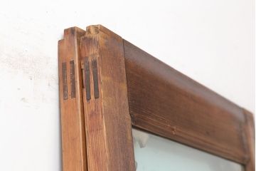 アンティーク建具　昭和中期　ヒノキ材　ゆらゆらガラス　金具のデザインがお洒落なガラス戸2枚セット(引き戸)(R-044952)