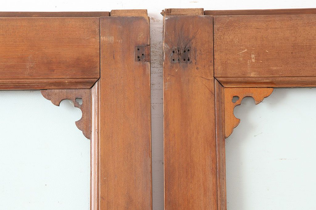 アンティーク建具　昭和中期　ヒノキ材　ゆらゆらガラス　金具のデザインがお洒落なガラス戸2枚セット(引き戸)(R-044952)