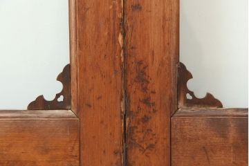 アンティーク建具　昭和中期　ヒノキ材　ゆらゆらガラス　金具のデザインがお洒落なガラス戸2枚セット(引き戸)(R-044952)