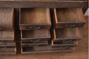 和製アンティーク　明治期　六尺　引き出し14杯付き　和の風格漂う重ね水屋箪笥・下段(収納棚、戸棚、チェスト、引き出し、収納箪笥、整理たんす)(R-044956)