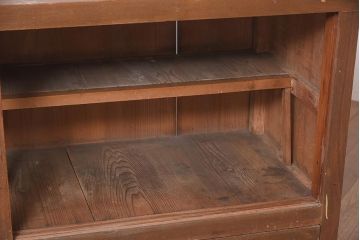 アンティーク家具　昭和初期　前面ケヤキ材　味のあるシンプルなつくりの重ねガラス戸棚(キャビネット、収納棚、本箱、食器棚)(R-044960)