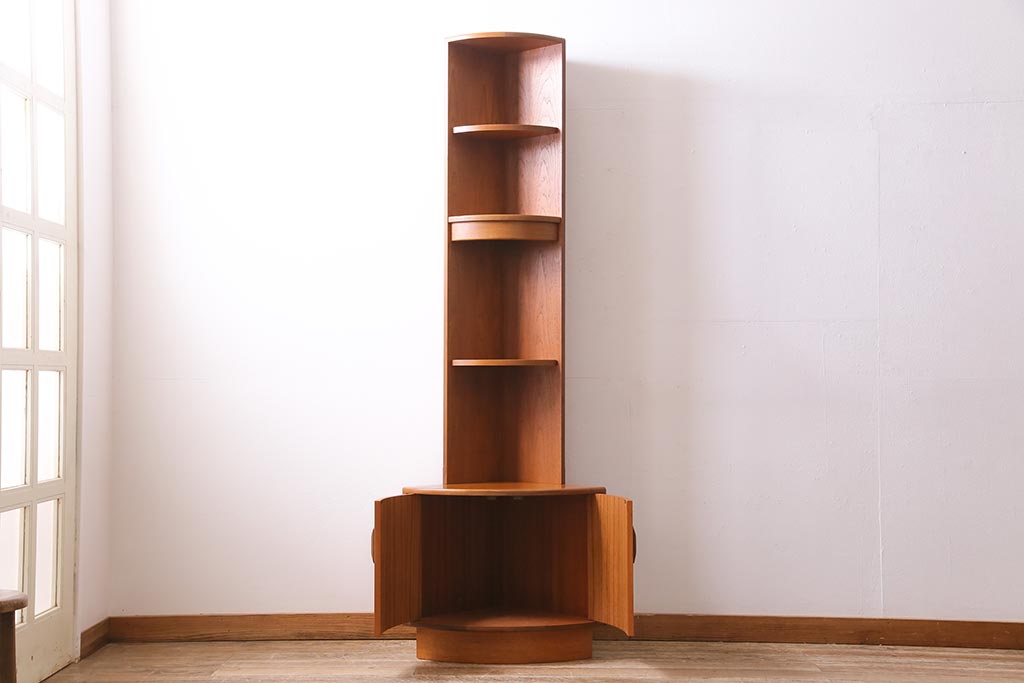 ヴィンテージ家具　G-PLAN(ジープラン)　北欧家具　チーク材　コーナーキャビネット(コーナーシェルフ、棚、戸棚、ビンテージ)(R-044961)