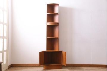ヴィンテージ家具　G-PLAN(ジープラン)　北欧家具　チーク材　コーナーキャビネット(コーナーシェルフ、棚、戸棚、ビンテージ)(R-044961)