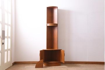 ヴィンテージ家具　G-PLAN(ジープラン)　北欧家具　チーク材　コーナーキャビネット(コーナーシェルフ、棚、戸棚、ビンテージ)(R-044961)