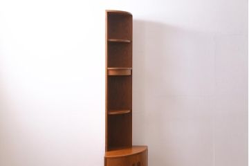 ヴィンテージ家具　G-PLAN(ジープラン)　北欧家具　チーク材　コーナーキャビネット(コーナーシェルフ、棚、戸棚、ビンテージ)(R-044961)