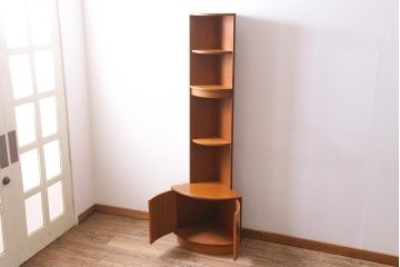 ヴィンテージ家具　G-PLAN(ジープラン)　北欧家具　チーク材　コーナーキャビネット(コーナーシェルフ、棚、戸棚、ビンテージ)(R-044961)