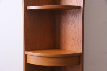 ヴィンテージ家具　G-PLAN(ジープラン)　北欧家具　チーク材　コーナーキャビネット(コーナーシェルフ、棚、戸棚、ビンテージ)(R-044961)