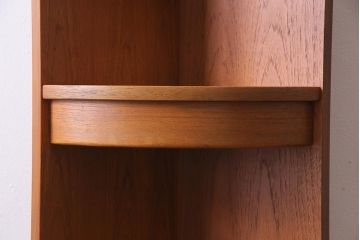 ヴィンテージ家具　G-PLAN(ジープラン)　北欧家具　チーク材　コーナーキャビネット(コーナーシェルフ、棚、戸棚、ビンテージ)(R-044961)