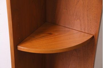 ヴィンテージ家具　G-PLAN(ジープラン)　北欧家具　チーク材　コーナーキャビネット(コーナーシェルフ、棚、戸棚、ビンテージ)(R-044961)