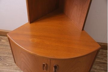 ヴィンテージ家具　G-PLAN(ジープラン)　北欧家具　チーク材　コーナーキャビネット(コーナーシェルフ、棚、戸棚、ビンテージ)(R-044961)