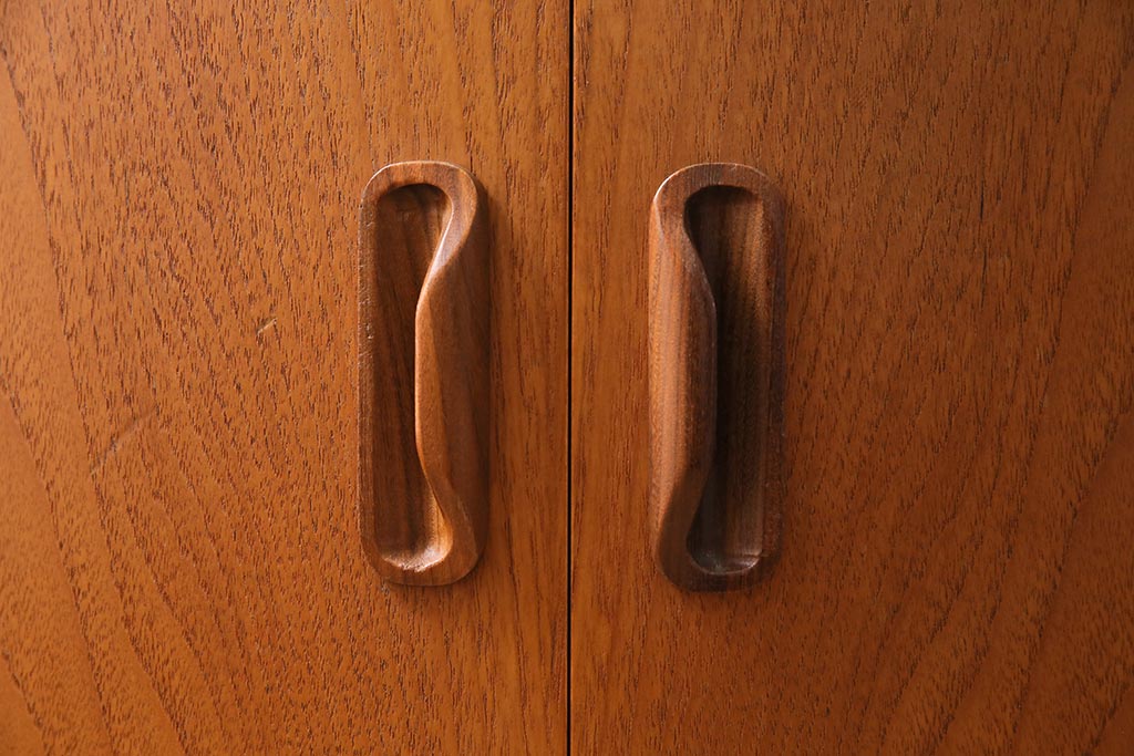 ヴィンテージ家具　G-PLAN(ジープラン)　北欧家具　チーク材　コーナーキャビネット(コーナーシェルフ、棚、戸棚、ビンテージ)(R-044961)