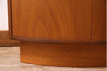 ヴィンテージ家具　G-PLAN(ジープラン)　北欧家具　チーク材　コーナーキャビネット(コーナーシェルフ、棚、戸棚、ビンテージ)(R-044961)