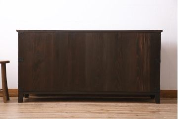 アンティーク家具　和製　大正ロマン　前面縞黒檀材　すりガラス入り　丸窓と透かし彫りの意匠が優美な印象のリビングボード(収納棚)(R-044962)