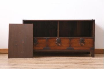 アンティーク家具　和製　大正期　前面ケヤキ材　脚付きリメイク　ダイヤガラス入り　漆塗りのローボード(テレビ台、収納棚)(R-044963)