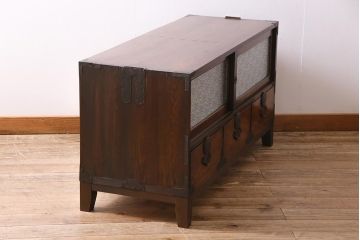 アンティーク家具　和製　大正期　前面ケヤキ材　脚付きリメイク　ダイヤガラス入り　漆塗りのローボード(テレビ台、収納棚)(R-044963)