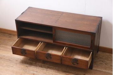 アンティーク家具　和製　大正期　前面ケヤキ材　脚付きリメイク　ダイヤガラス入り　漆塗りのローボード(テレビ台、収納棚)(R-044963)