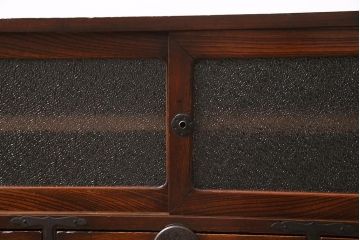 アンティーク家具　和製　大正期　前面ケヤキ材　脚付きリメイク　ダイヤガラス入り　漆塗りのローボード(テレビ台、収納棚)(R-044963)