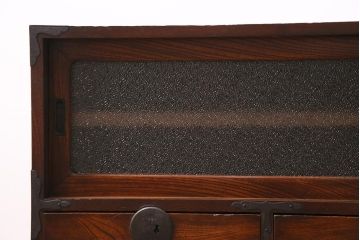 アンティーク家具　和製　大正期　前面ケヤキ材　脚付きリメイク　ダイヤガラス入り　漆塗りのローボード(テレビ台、収納棚)(R-044963)