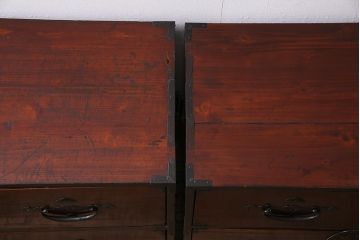 アンティーク家具　和製　明治期　前面ケヤキ材　漆塗り　縁起物の金具が魅力の二本松箪笥(重ね箪笥、引き出し、衣装箪笥)(R-044964)