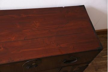 アンティーク家具　和製　明治期　前面ケヤキ材　漆塗り　縁起物の金具が魅力の二本松箪笥(重ね箪笥、引き出し、衣装箪笥)(R-044964)