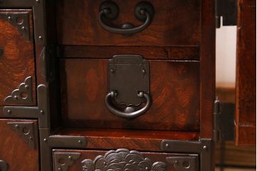 アンティーク家具　和製　上手物　激レア珍品!　総ケヤキ材・前板玉杢　丁寧な造りが見事な仙台小箪笥(仙台箪笥、小引き出し、和タンス)(R-044965)