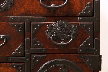アンティーク家具　和製　上手物　激レア珍品!　総ケヤキ材・前板玉杢　丁寧な造りが見事な仙台小箪笥(仙台箪笥、小引き出し、和タンス)(R-044965)