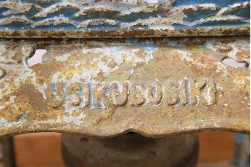 ジャンク品　昭和レトロ　USIKUBOSIKI(牛窪鉄工所)　古い手回しかき氷機(ディスプレイ、置物)(R-044966)