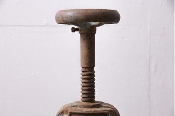 ジャンク品　昭和レトロ　USIKUBOSIKI(牛窪鉄工所)　古い手回しかき氷機(ディスプレイ、置物)(R-044966)