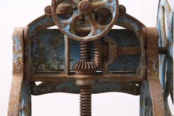 ジャンク品　昭和レトロ　USIKUBOSIKI(牛窪鉄工所)　古い手回しかき氷機(ディスプレイ、置物)(R-044966)