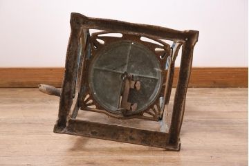 ジャンク品　昭和レトロ　USIKUBOSIKI(牛窪鉄工所)　古い手回しかき氷機(ディスプレイ、置物)(R-044966)