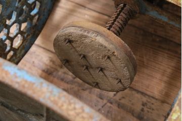 ジャンク品　昭和レトロ　USIKUBOSIKI(牛窪鉄工所)　古い手回しかき氷機(ディスプレイ、置物)(R-044966)