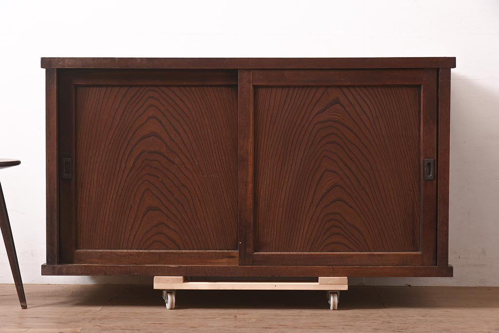 アンティーク家具　明治期　前面欅(ケヤキ)材　力強い杢目が目を引く戸棚(ローボード、テレビ台、テレビボード)(R-044978)