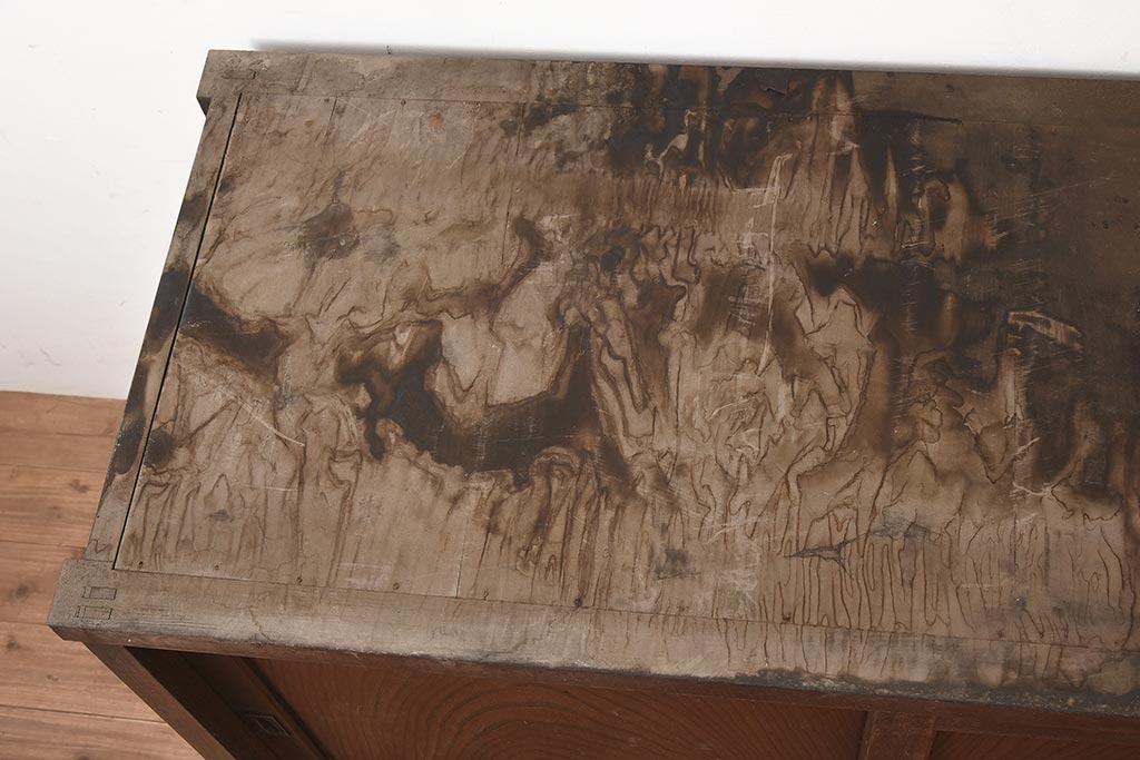 アンティーク家具　明治期　前面欅(ケヤキ)材　力強い杢目が目を引く戸棚(ローボード、テレビ台、テレビボード)(R-044978)