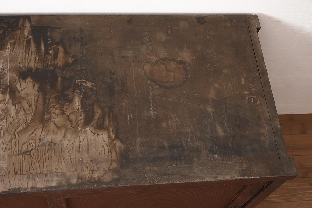 アンティーク家具　明治期　前面欅(ケヤキ)材　力強い杢目が目を引く戸棚(ローボード、テレビ台、テレビボード)(R-044978)