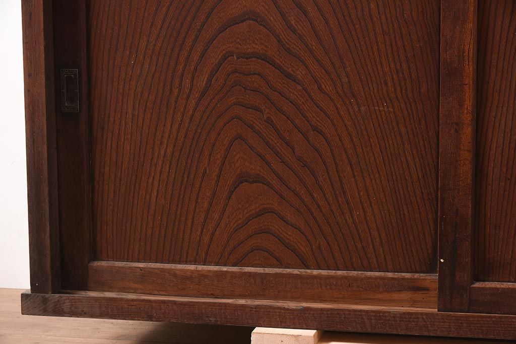 アンティーク家具　明治期　前面欅(ケヤキ)材　力強い杢目が目を引く戸棚(ローボード、テレビ台、テレビボード)(R-044978)