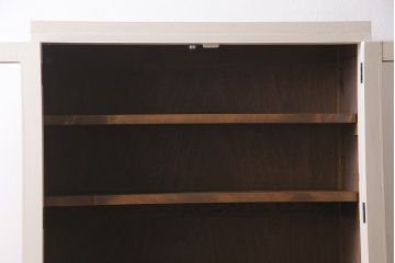 レトロ家具　ホワイトとグリーンのバイカラーがおしゃれなペイント戸棚(食器棚、収納棚、キャビネット)(R-044980)