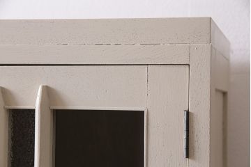 レトロ家具　ホワイトとグリーンのバイカラーがおしゃれなペイント戸棚(食器棚、収納棚、キャビネット)(R-044980)