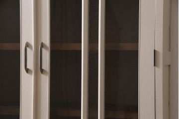 レトロ家具　ホワイトとグリーンのバイカラーがおしゃれなペイント戸棚(食器棚、収納棚、キャビネット)(R-044980)