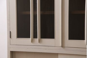 レトロ家具　ホワイトとグリーンのバイカラーがおしゃれなペイント戸棚(食器棚、収納棚、キャビネット)(R-044980)