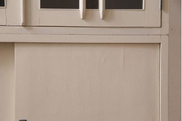 レトロ家具　ホワイトとグリーンのバイカラーがおしゃれなペイント戸棚(食器棚、収納棚、キャビネット)(R-044980)