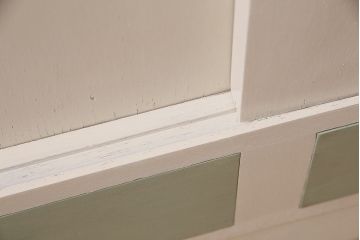 レトロ家具　ホワイトとグリーンのバイカラーがおしゃれなペイント戸棚(食器棚、収納棚、キャビネット)(R-044980)