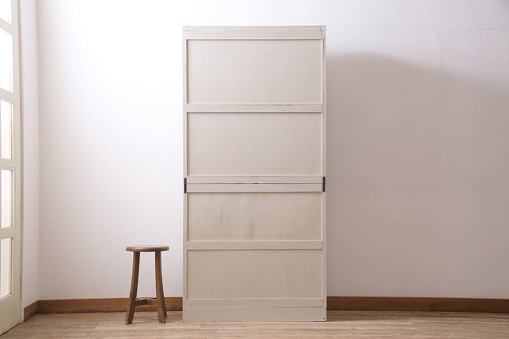 レトロ家具　ホワイトとグリーンのバイカラーがおしゃれなペイント戸棚(食器棚、収納棚、キャビネット)(R-044980)