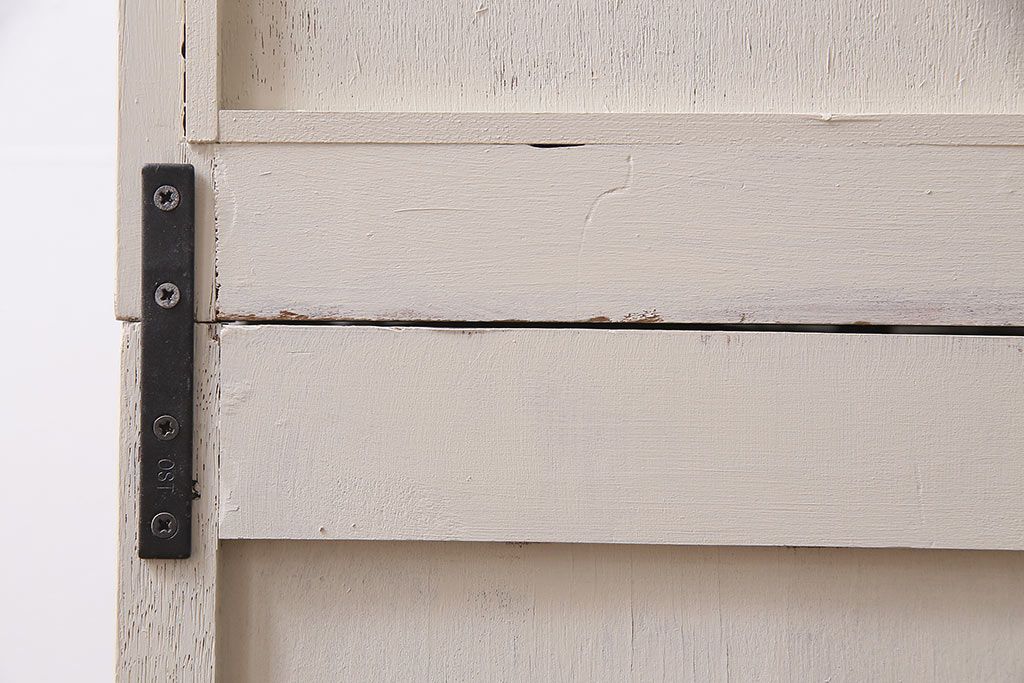 レトロ家具　ホワイトとグリーンのバイカラーがおしゃれなペイント戸棚(食器棚、収納棚、キャビネット)(R-044980)