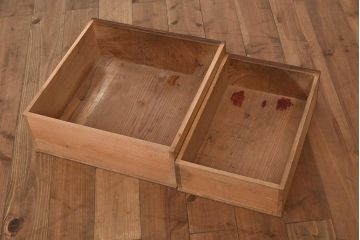 アンティーク家具　大正期　前面ケヤキ材・漆塗り　力強い木目が楽しめる関東水屋箪笥(収納棚、キャビネット)(R-044981)