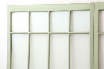 アンティーク建具　昭和中期　結霜・すりガラス入り　淡い色合いのペイントがおしゃれなガラス戸2枚セット(引き戸)(R-044983)