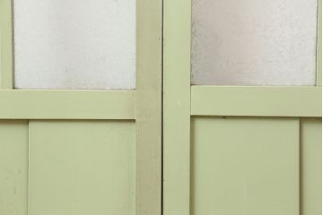 アンティーク建具　昭和中期　結霜・すりガラス入り　淡い色合いのペイントがおしゃれなガラス戸2枚セット(引き戸)(R-044983)