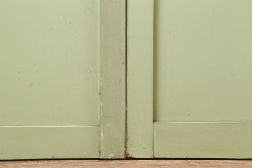 アンティーク建具　昭和中期　結霜・すりガラス入り　淡い色合いのペイントがおしゃれなガラス戸2枚セット(引き戸)(R-044983)