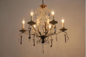 フランスアンティーク　鉄製　6灯　鍵のオブジェがついたシャビーなシャンデリア(天井照明、吊り下げ照明)(R-044994)